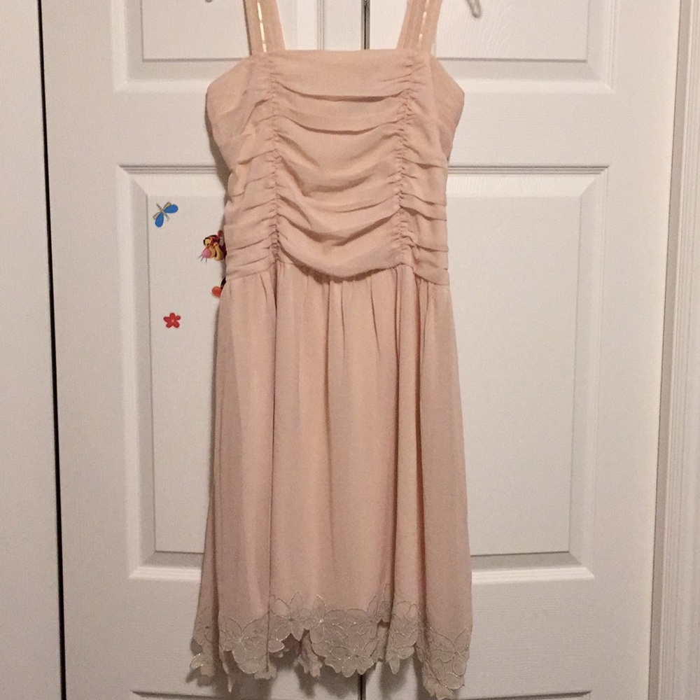 Nice Claup Flowy Peach Dress with Flower Rimming